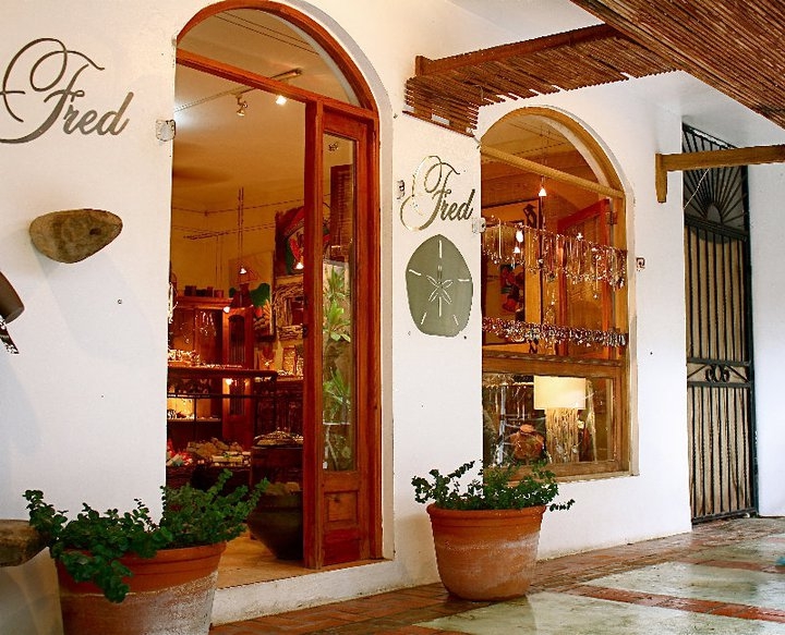 Facade of Fred`s